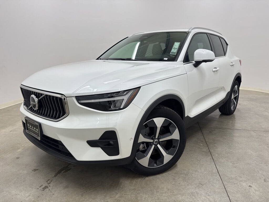 2025 Volvo XC40 B5 Plus Bright Theme AWD