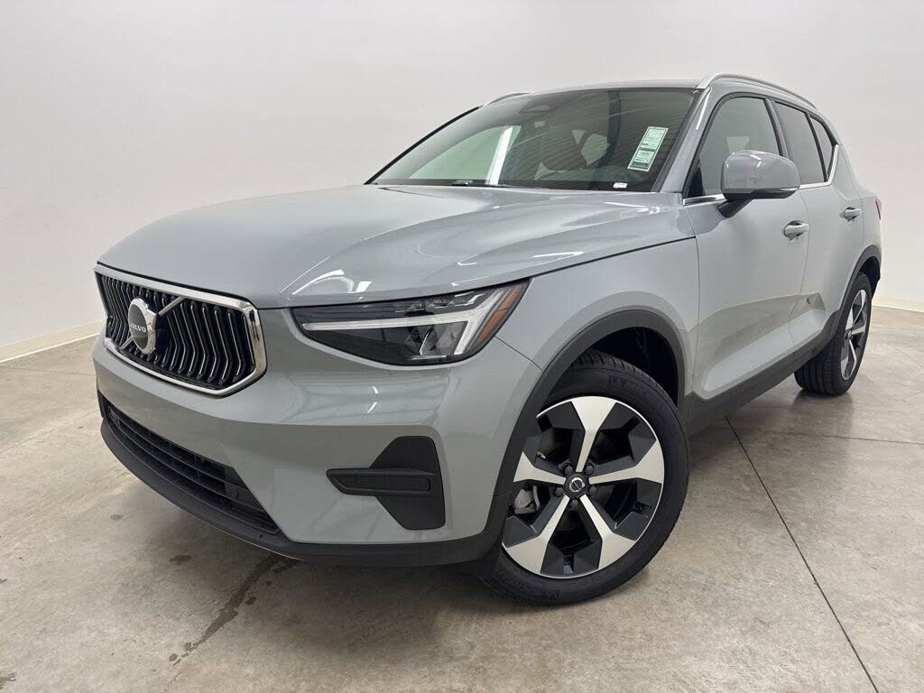 2025 Volvo XC40 B5 Core Bright Theme AWD