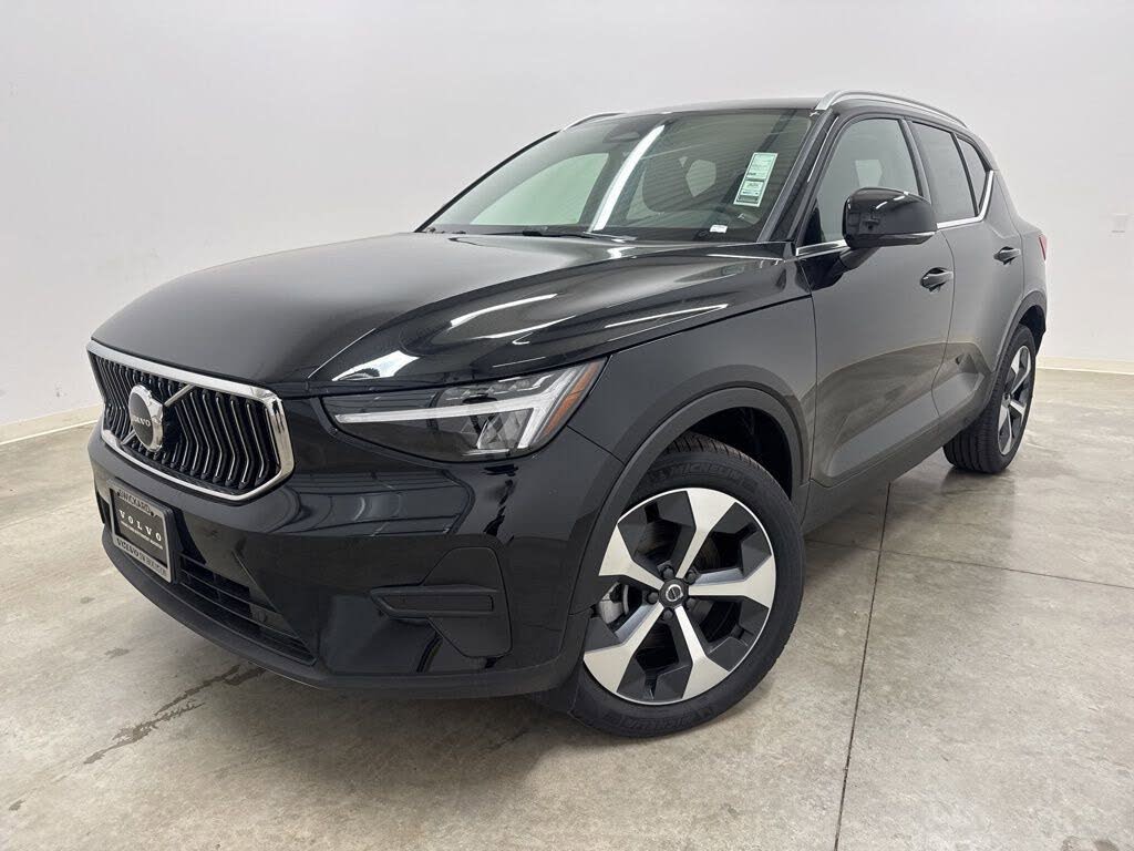 2025 Volvo XC40 B5 Core Bright Theme AWD