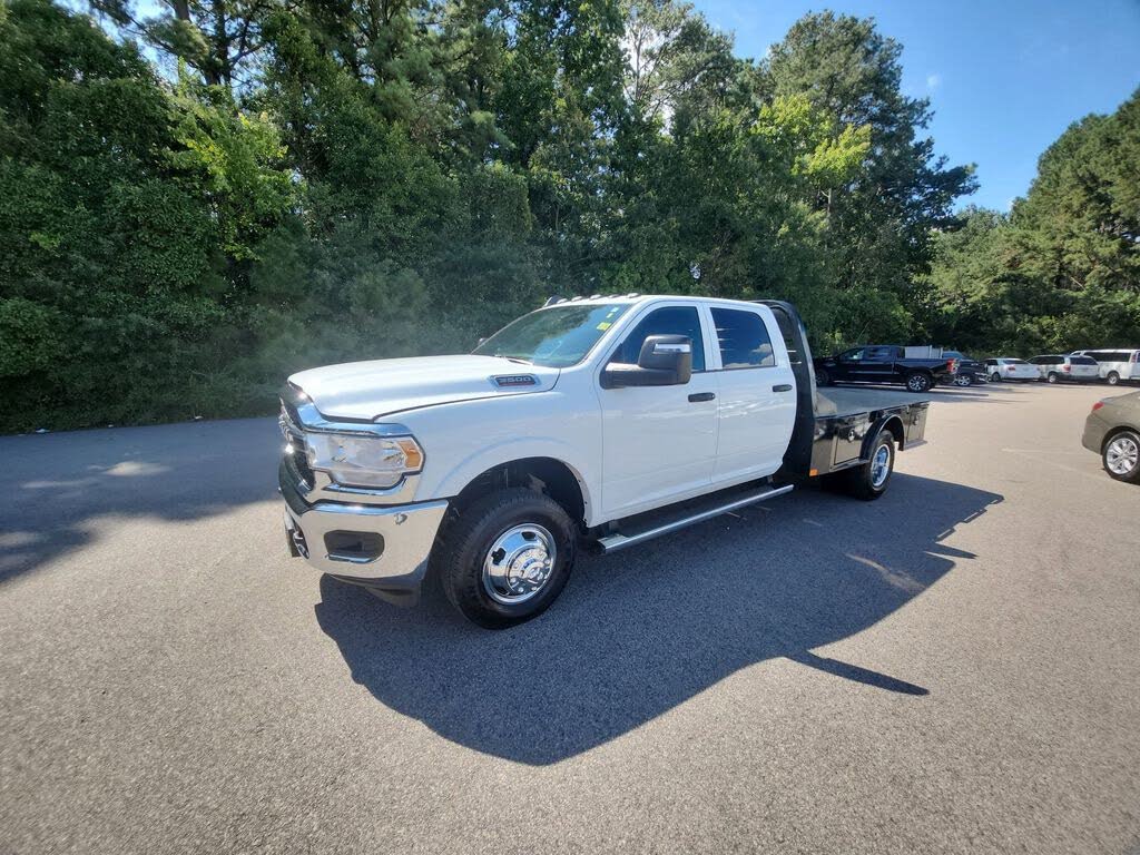 2024 RAM 3500 Chassis Tradesman Crew Cab LB DRW 4WD