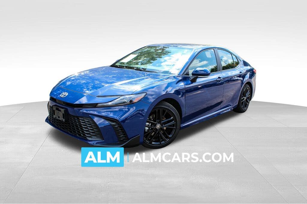 2025 Toyota Camry SE FWD