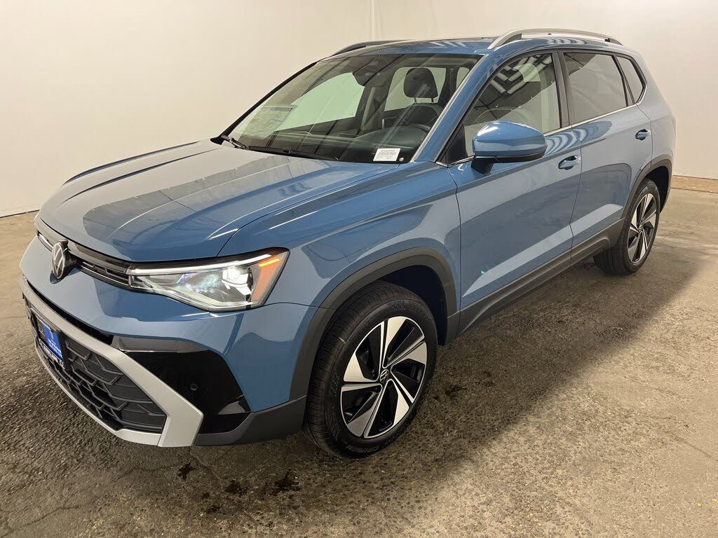 2025 Volkswagen Taos SE 4Motion