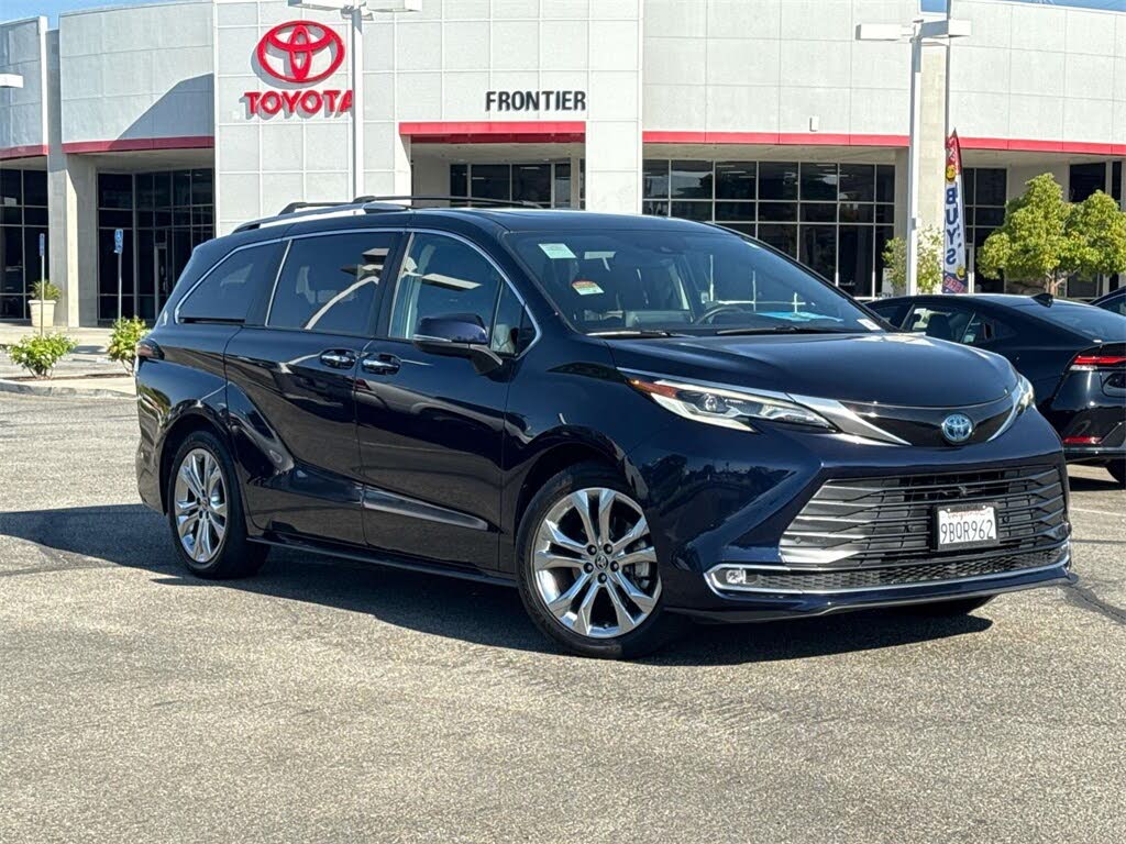2022 Toyota Sienna Platinum 7-Passenger FWD