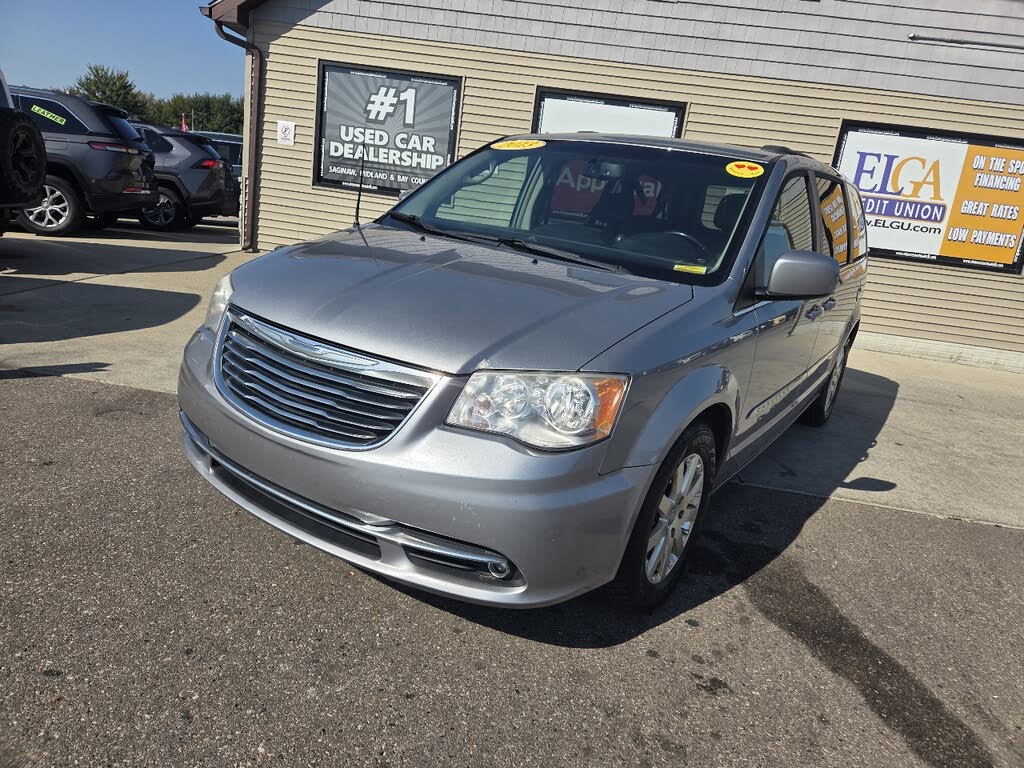 2013 Chrysler Town & Country Touring FWD
