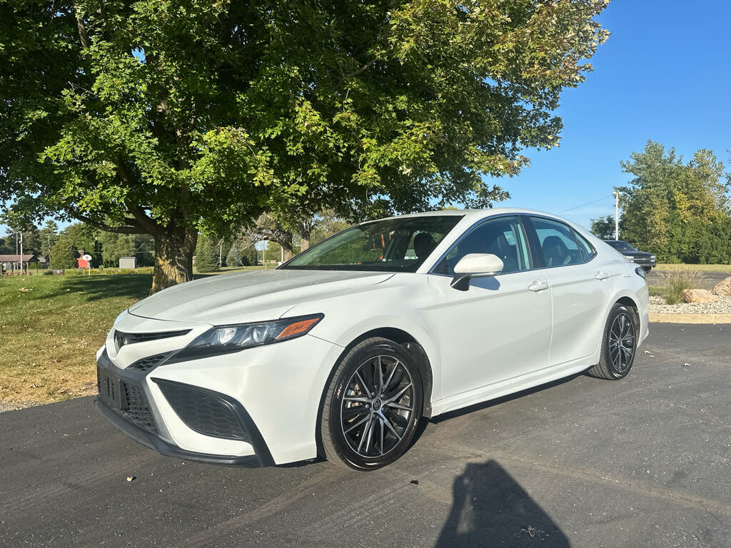 2022 Toyota Camry SE FWD
