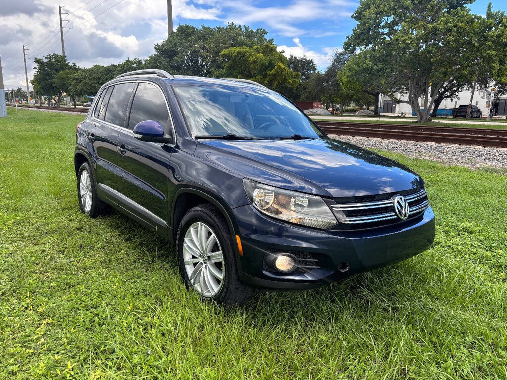 2013 Volkswagen Tiguan SE with Sunroof and Navigation