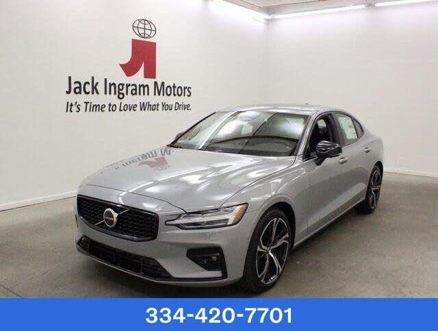 2024 Volvo S60 B5 Plus Dark Theme FWD