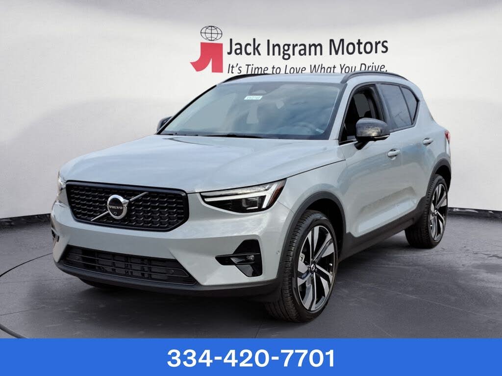 2025 Volvo XC40 B5 Plus Dark Theme AWD