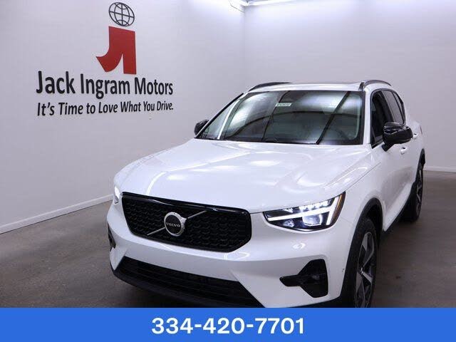 2025 Volvo XC40 B5 Plus Dark Theme AWD