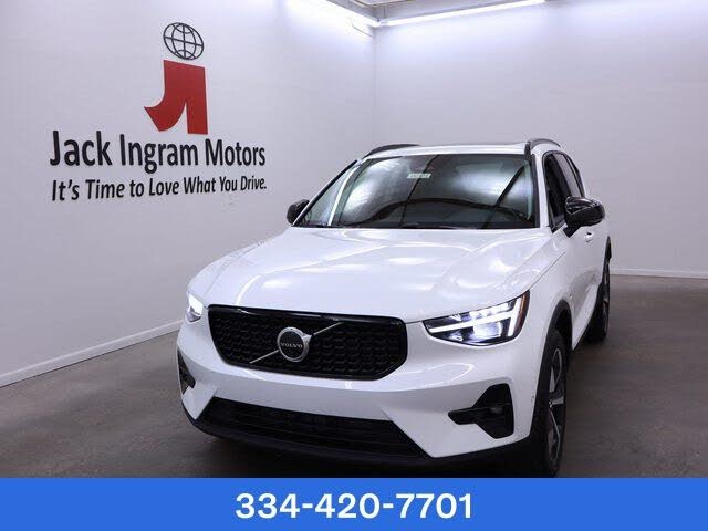 2025 Volvo XC40 B5 Plus Dark Theme AWD