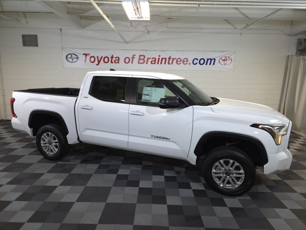 2025 Toyota Tundra SR5 CrewMax Cab 4WD