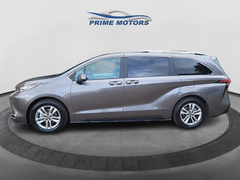 2022 Toyota Sienna Limited 7-Passenger FWD