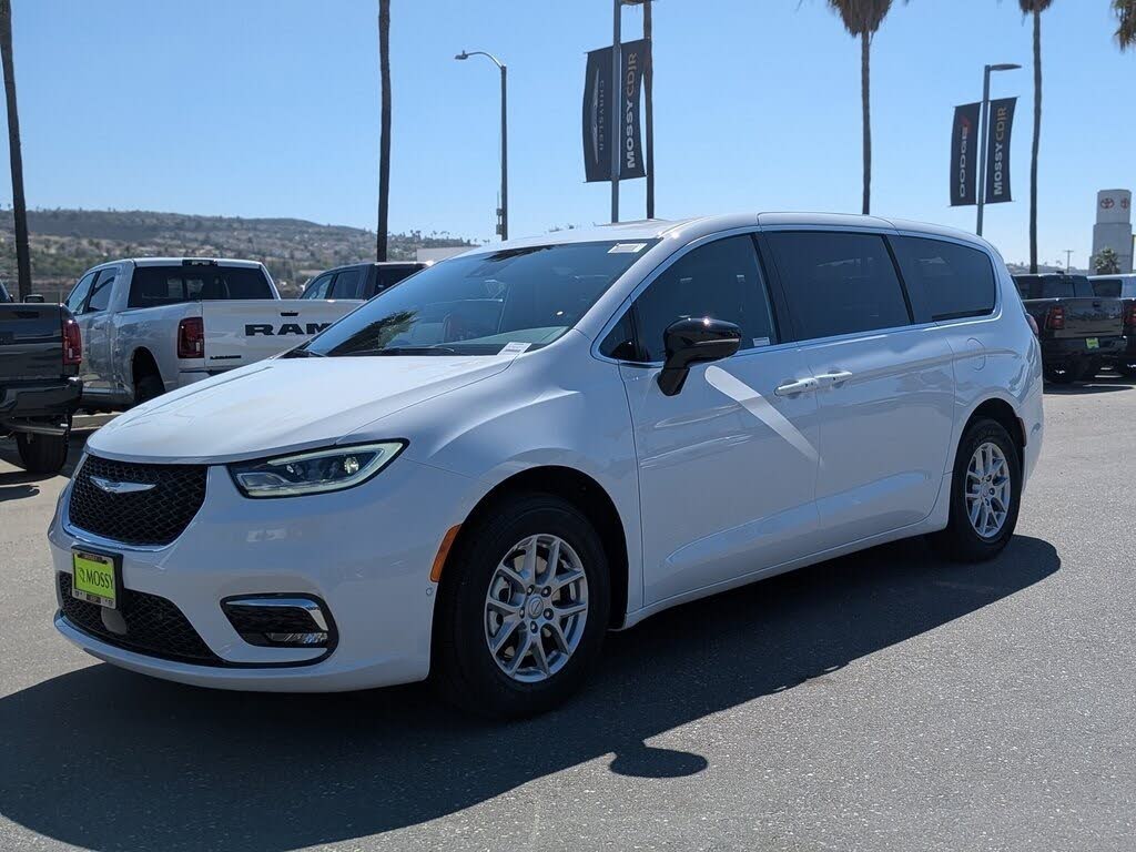 2026 Chrysler Pacifica Select FWD
