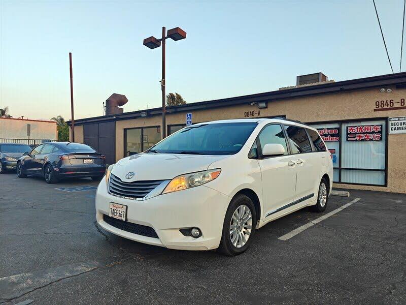 2013 Toyota Sienna XLE 8-Passenger