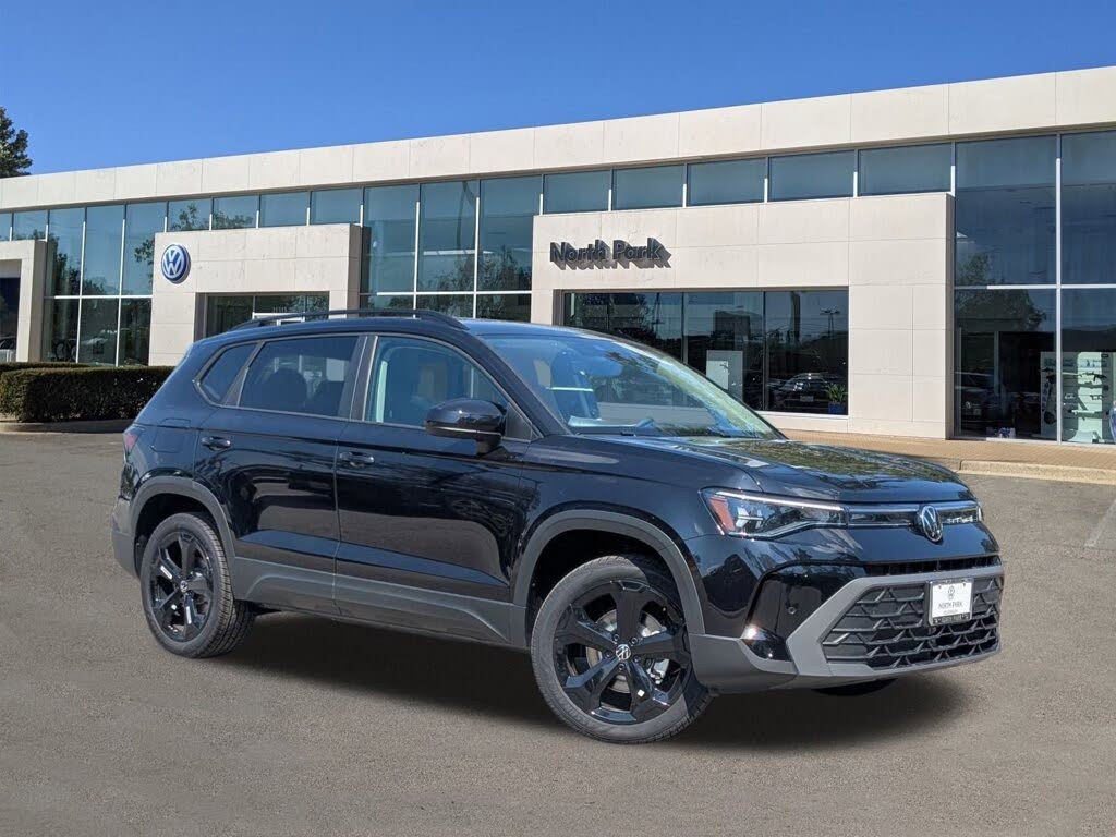 2025 Volkswagen Taos SE Black 4Motion