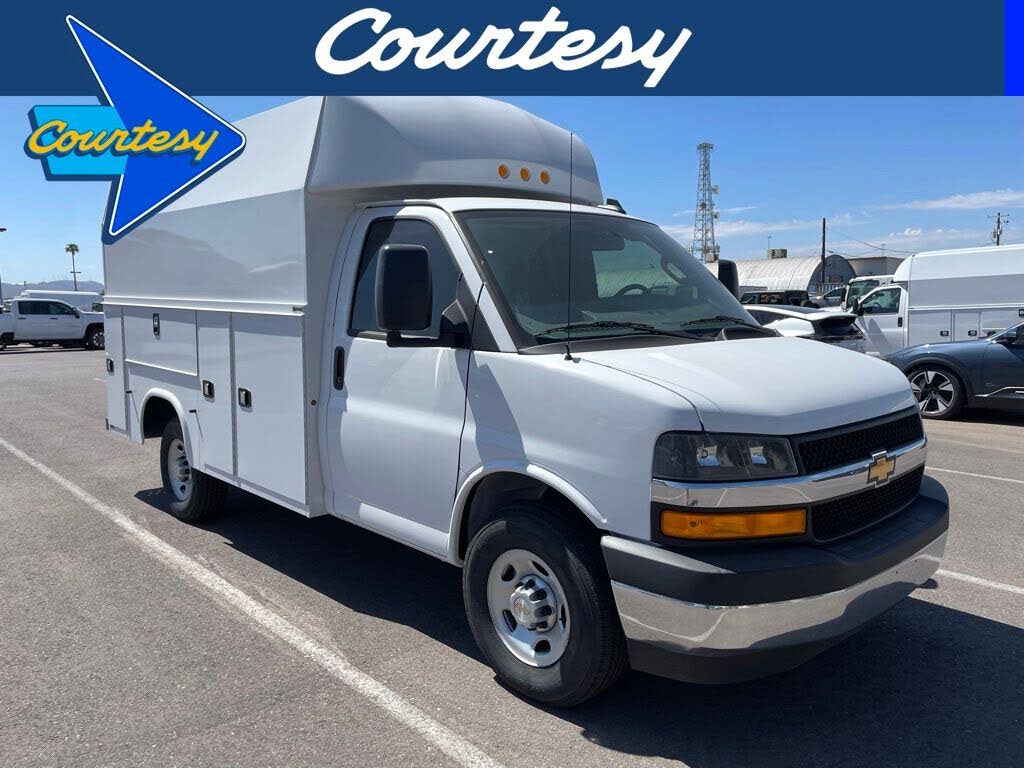 2025 Chevrolet Express Chassis 3500 Cutaway 139