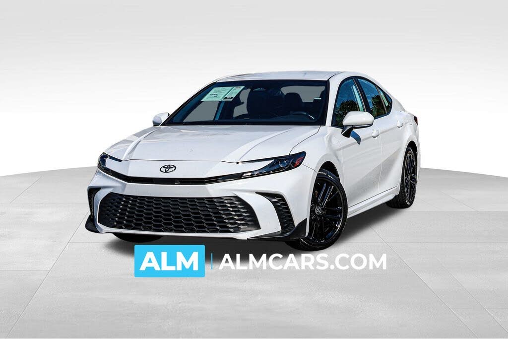 2025 Toyota Camry SE FWD