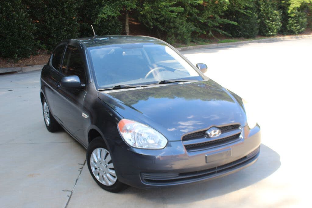 2011 Hyundai Accent GL Hatchback FWD