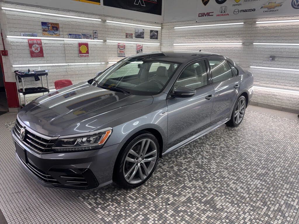 2018 Volkswagen Passat 2.0T R-Line FWD