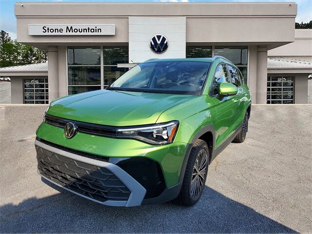 2025 Volkswagen Taos SE FWD