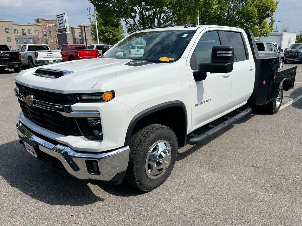 2024 Chevrolet Silverado 3500HD Chassis LT Crew Cab 4WD