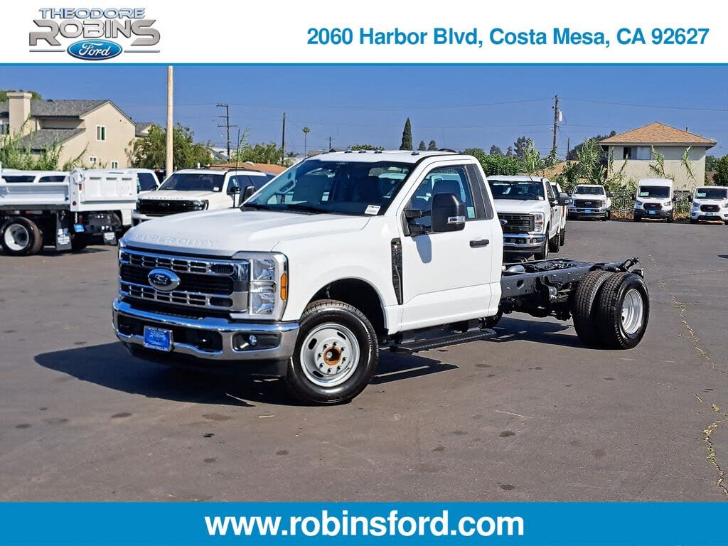2026 Ford F-350 Super Duty Chassis XL Regular Cab DRW RWD