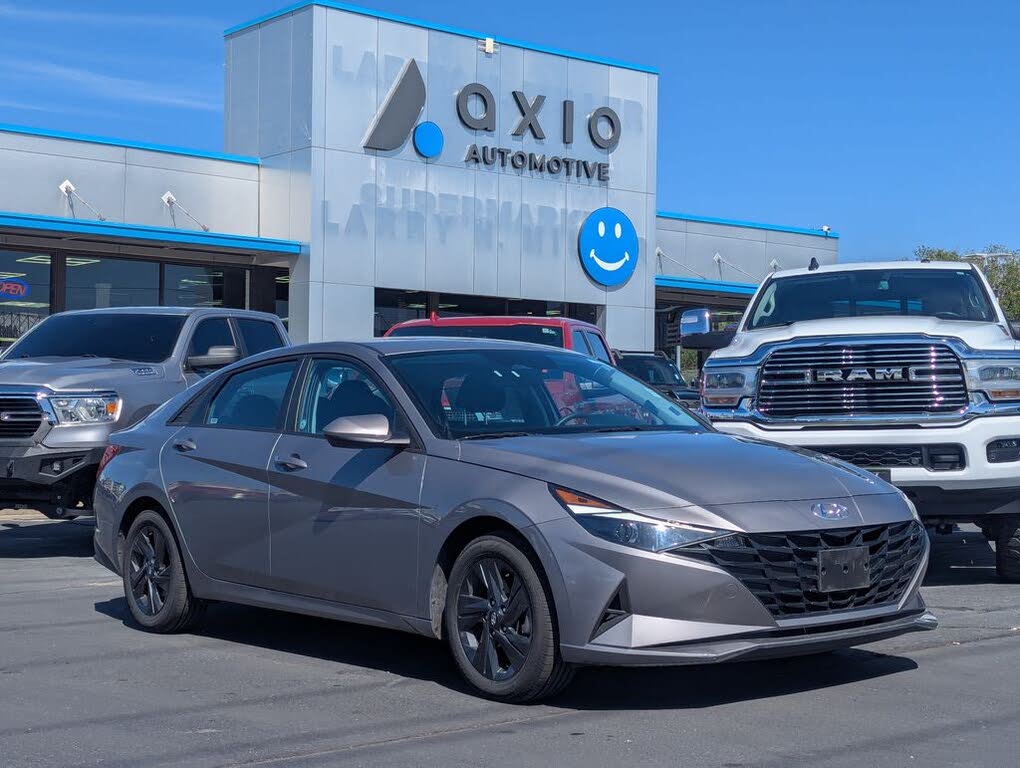 2023 Hyundai Elantra SEL FWD