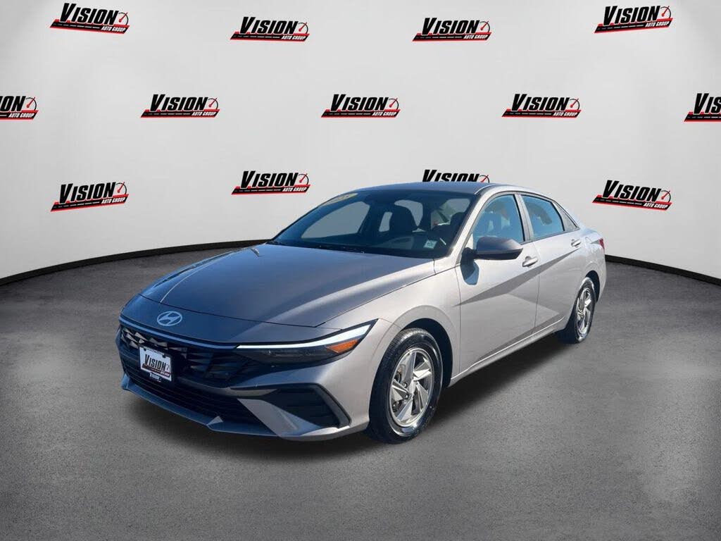 2025 Hyundai Elantra SE FWD