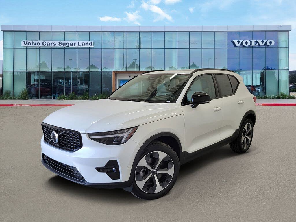 2026 Volvo XC40 B5 Plus AWD