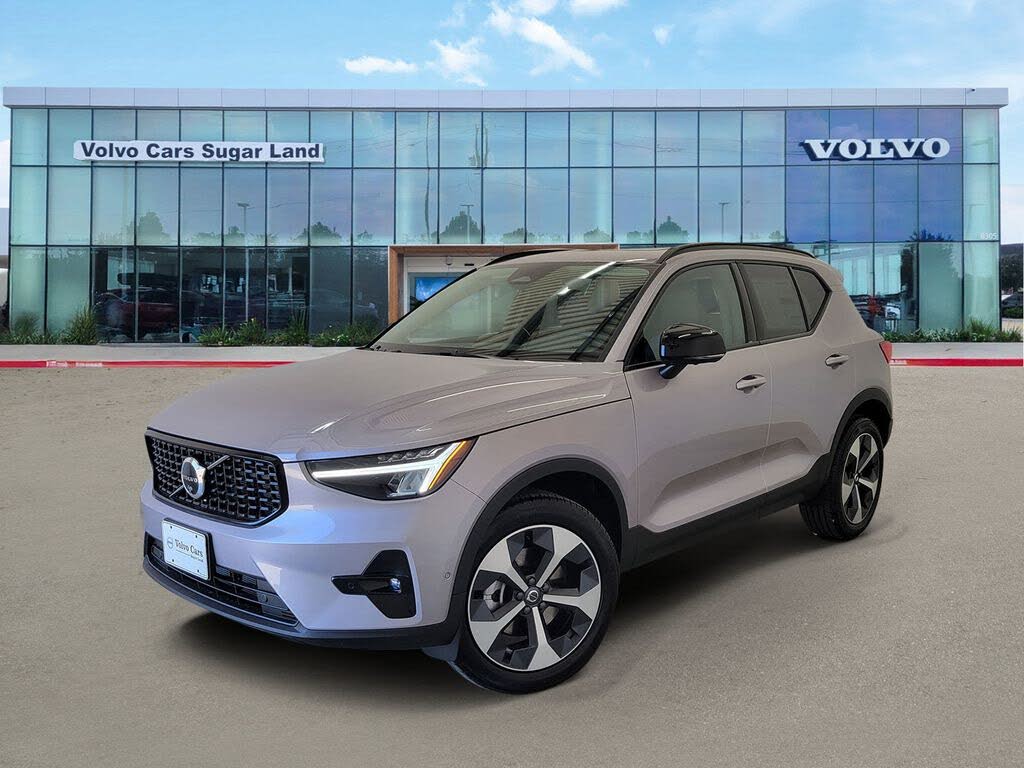 2026 Volvo XC40 B4 Plus FWD