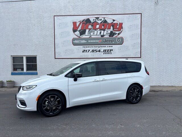 2026 Chrysler Pacifica Select FWD