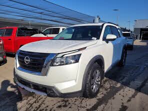 Nissan Pathfinder SV 4WD