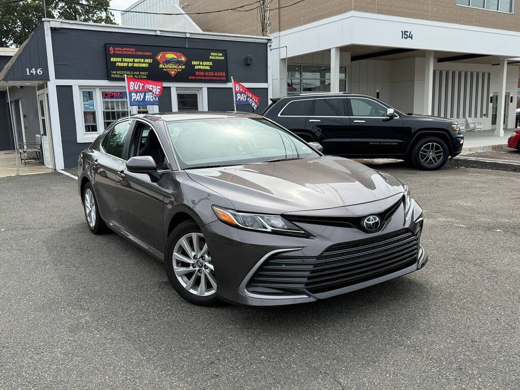 2024 Toyota Camry LE FWD