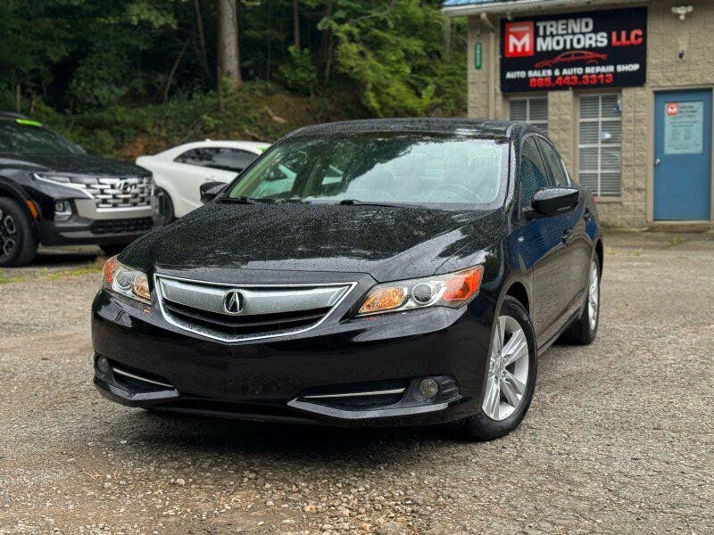 2013 Acura ILX 2.0L FWD with Technology Package