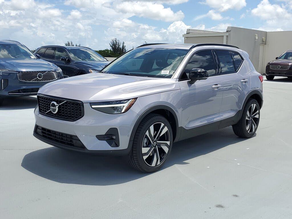 2026 Volvo XC40 B4 Plus FWD
