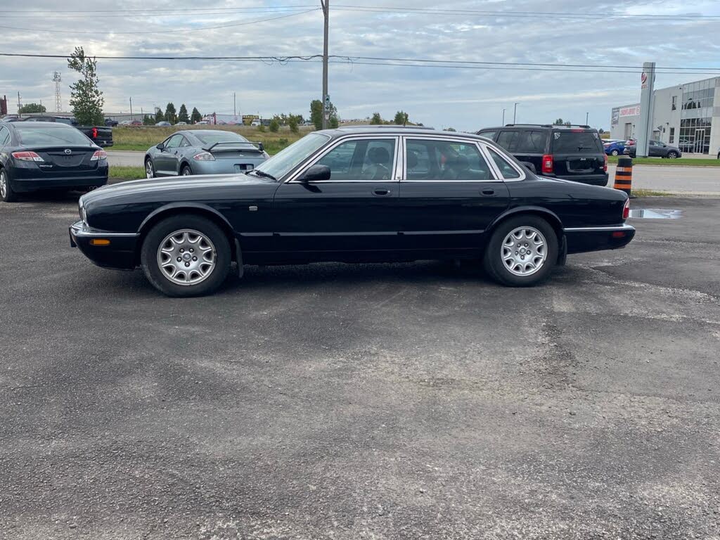2001 Jaguar XJ-Series XJ8 RWD