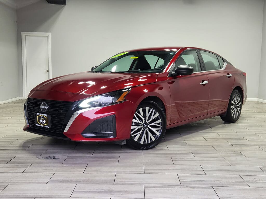2024 Nissan Altima 2.5 SV FWD