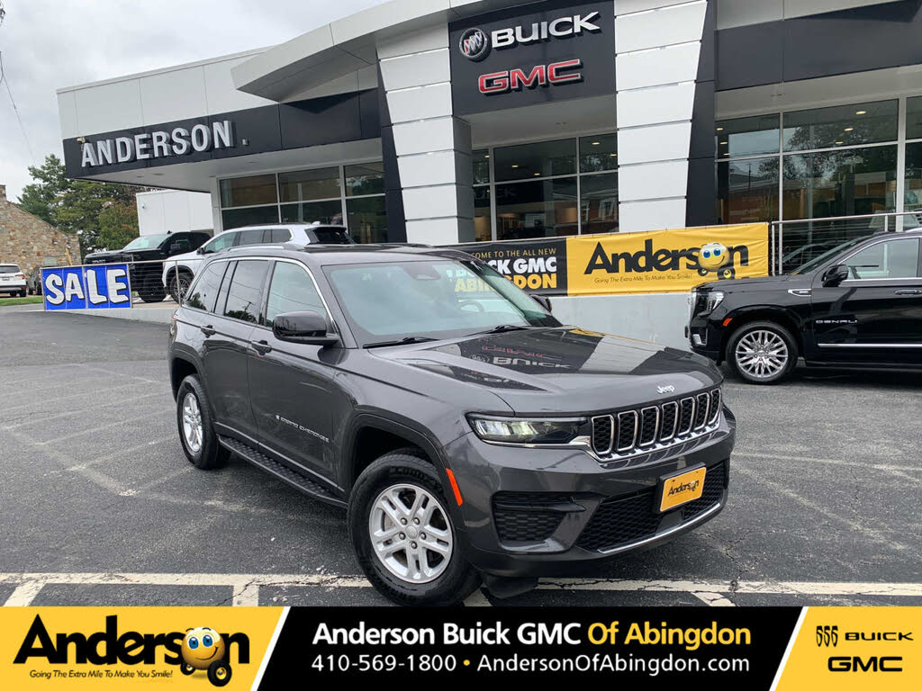 2022 Jeep Grand Cherokee Laredo 4WD