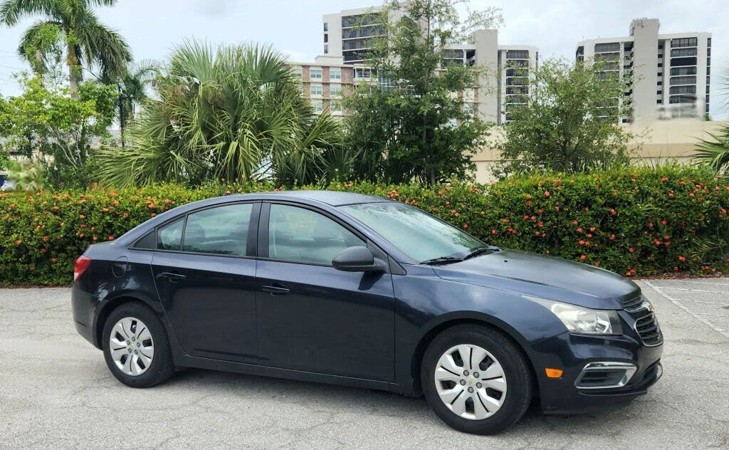 2015 Chevrolet Cruze LS Sedan FWD