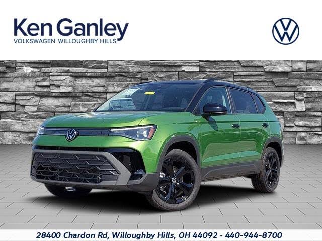 2025 Volkswagen Taos SE Black 4Motion