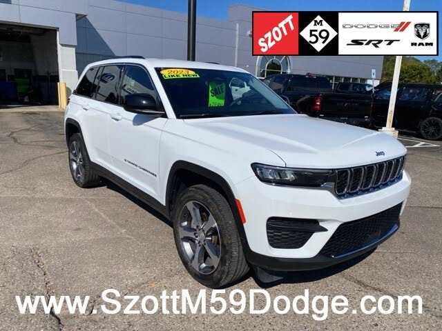 2023 Jeep Grand Cherokee Laredo 4WD