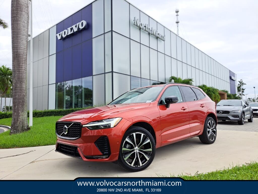 2024 Volvo XC60 B5 Plus Dark Theme AWD