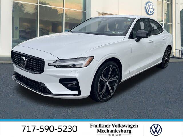 2024 Volvo S60 B5 Plus Dark Theme FWD