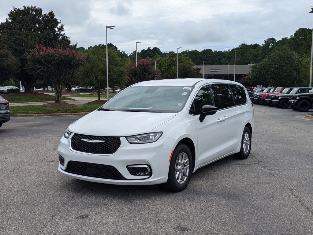 2026 Chrysler Pacifica Select FWD