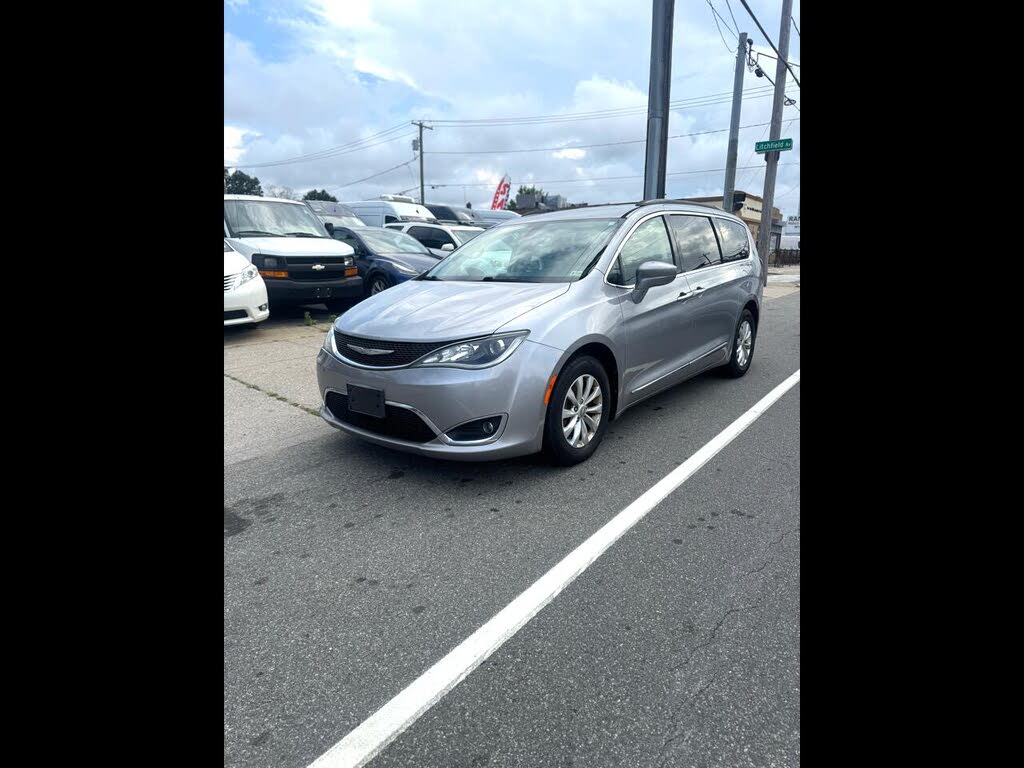 2017 Chrysler Pacifica Touring L FWD