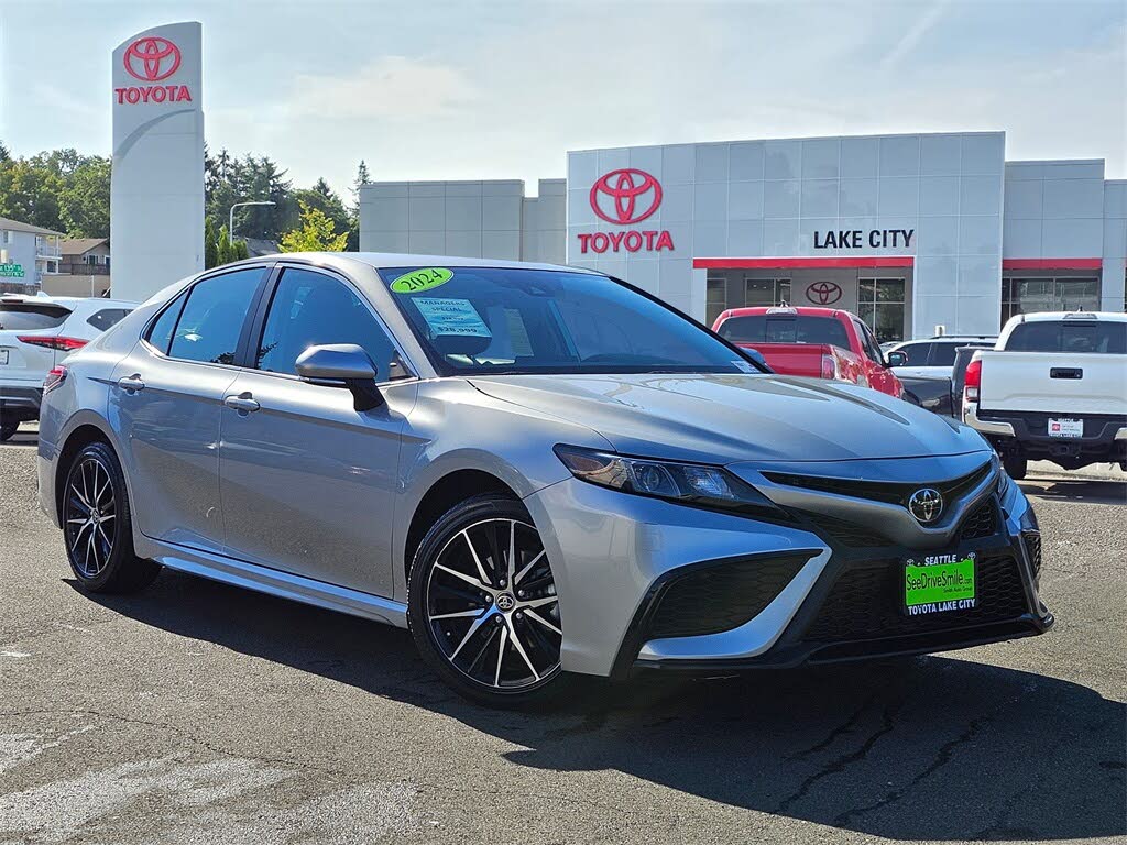 2024 Toyota Camry SE FWD