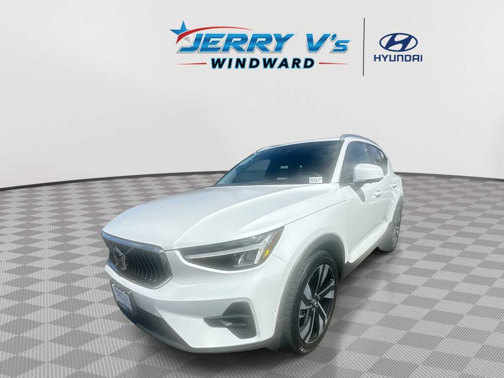 2023 Volvo XC40 B4 Plus Bright Theme FWD