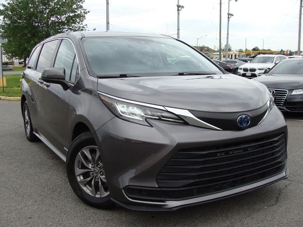 2021 Toyota Sienna LE 8-Passenger FWD