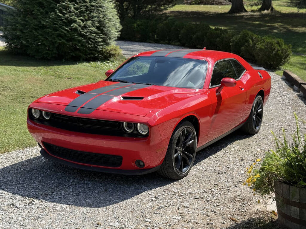 2016 Dodge Challenger SXT Plus RWD