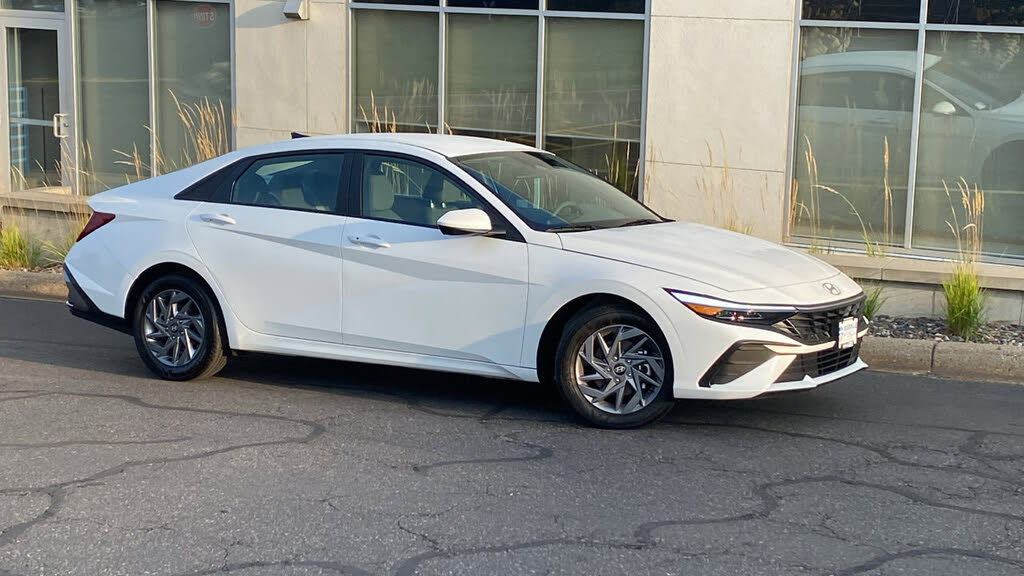 2024 Hyundai Elantra SEL FWD